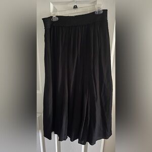 Beautiful Dana Buckman, PL elastic waisted rayon skirt with polyester lining